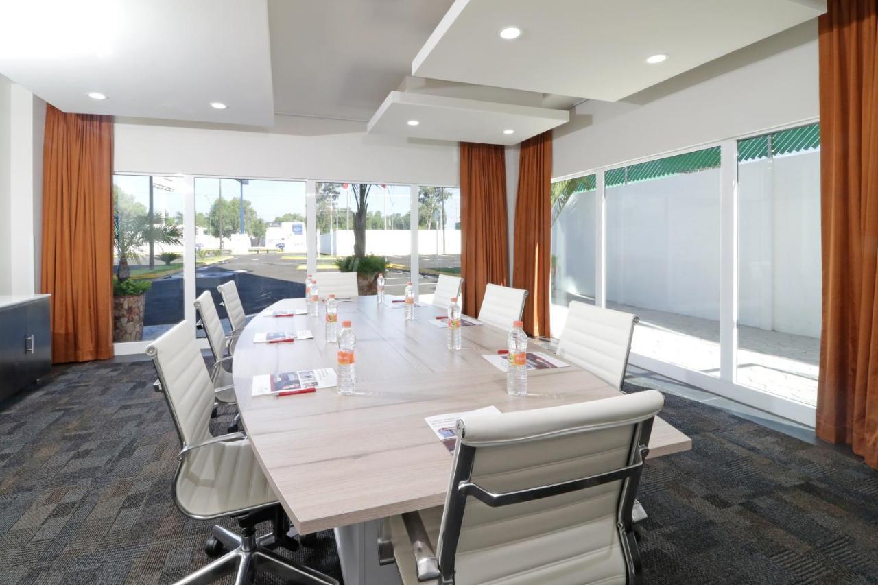 Candlewood Suites - Celaya By Ihg Exterior foto